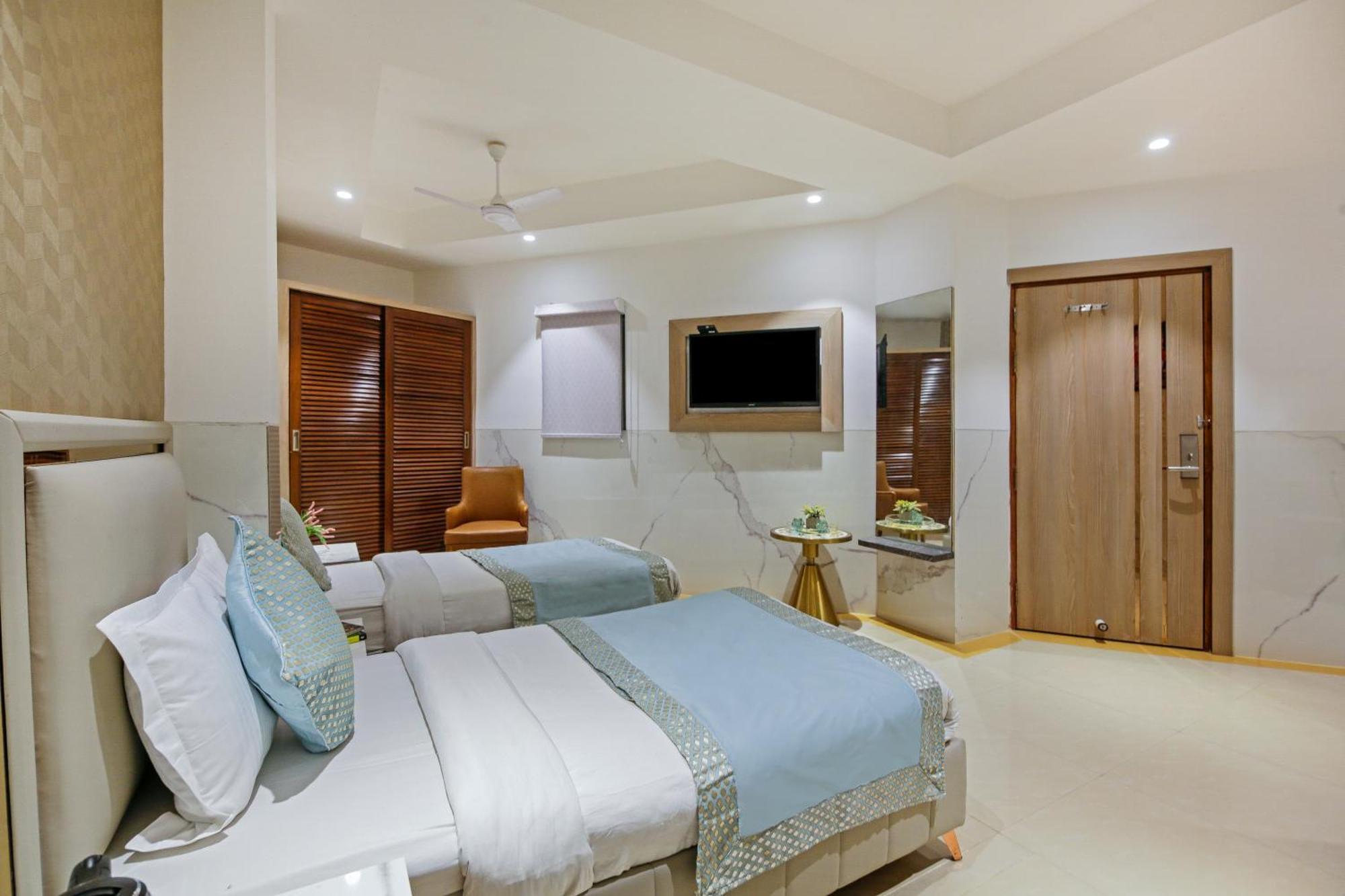 Hotel Delhi 37 By Star Group Near Delhi Airport ニューデリー エクステリア 写真