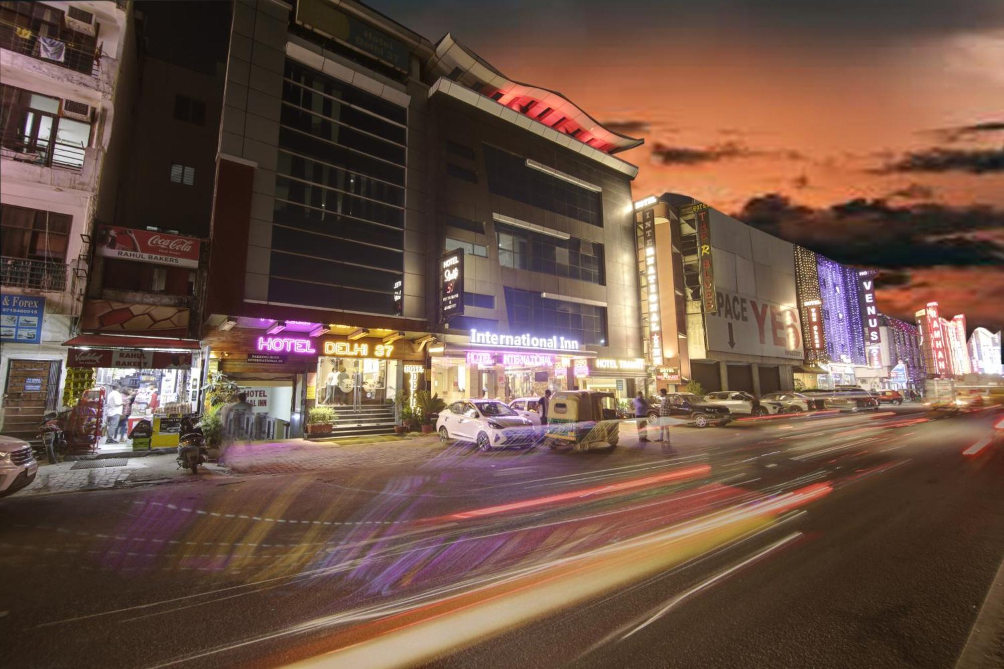 Hotel Delhi 37 By Star Group Near Delhi Airport ニューデリー エクステリア 写真