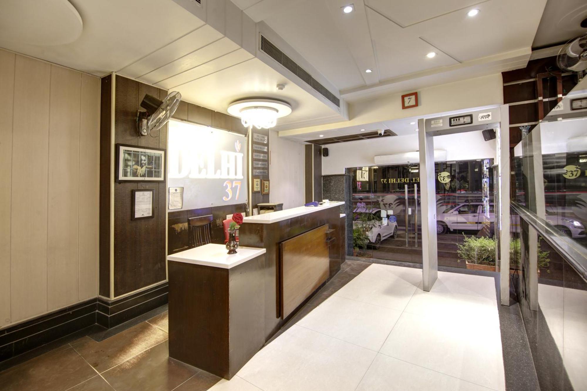 Hotel Delhi 37 By Star Group Near Delhi Airport ニューデリー エクステリア 写真