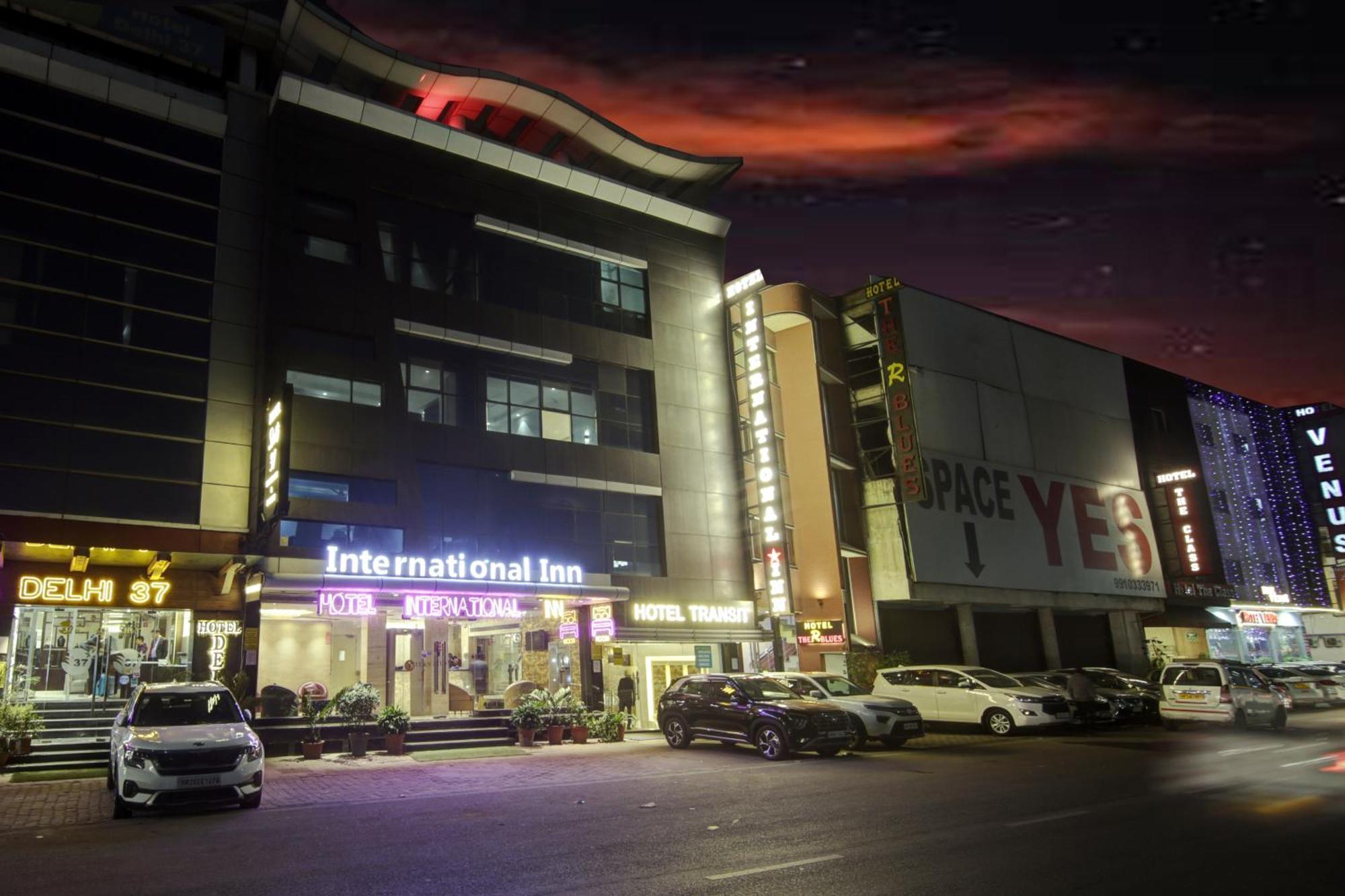 Hotel Delhi 37 By Star Group Near Delhi Airport ニューデリー エクステリア 写真